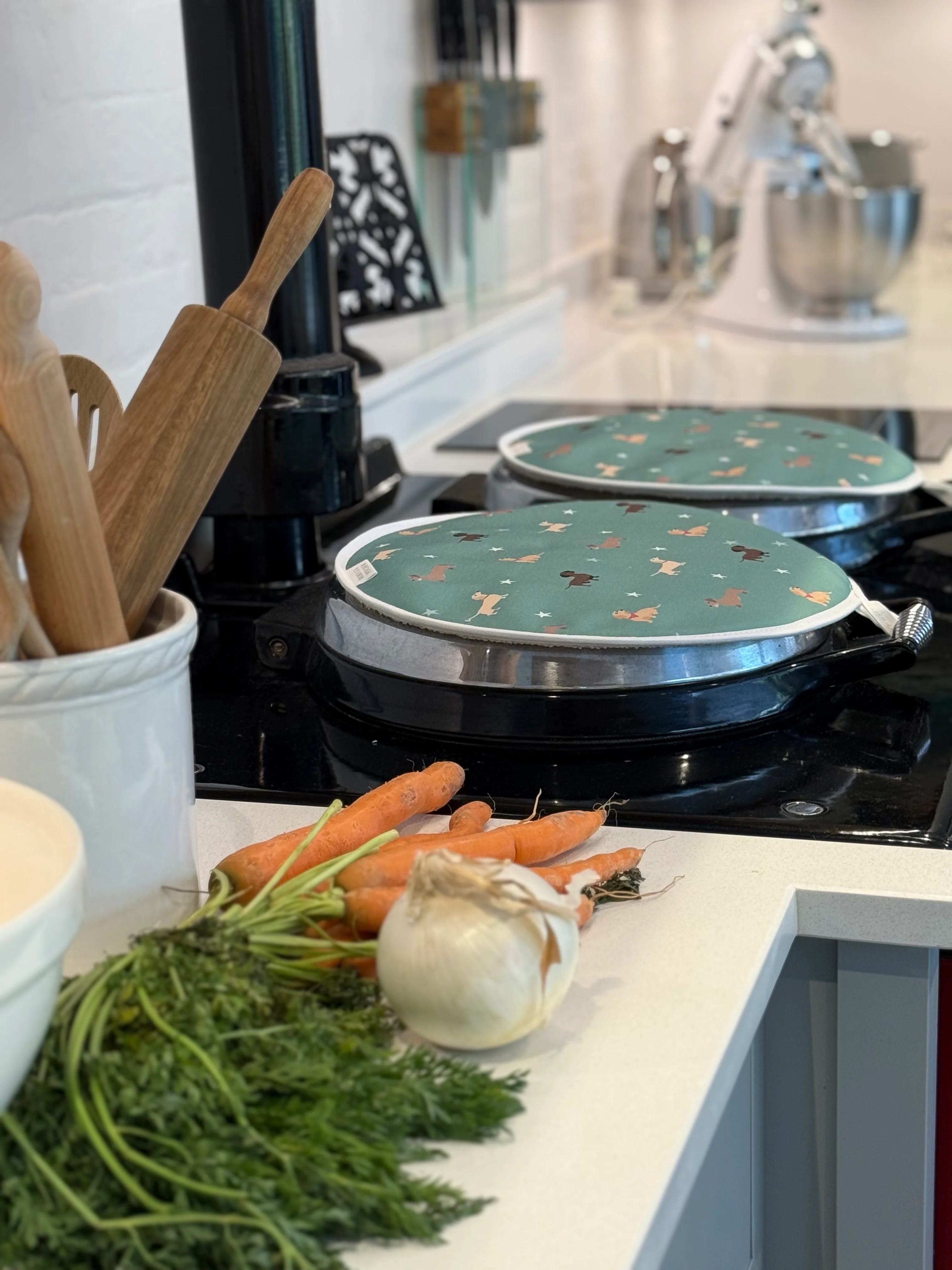 Dachshund Circular Hob Cover (single) - Image 3