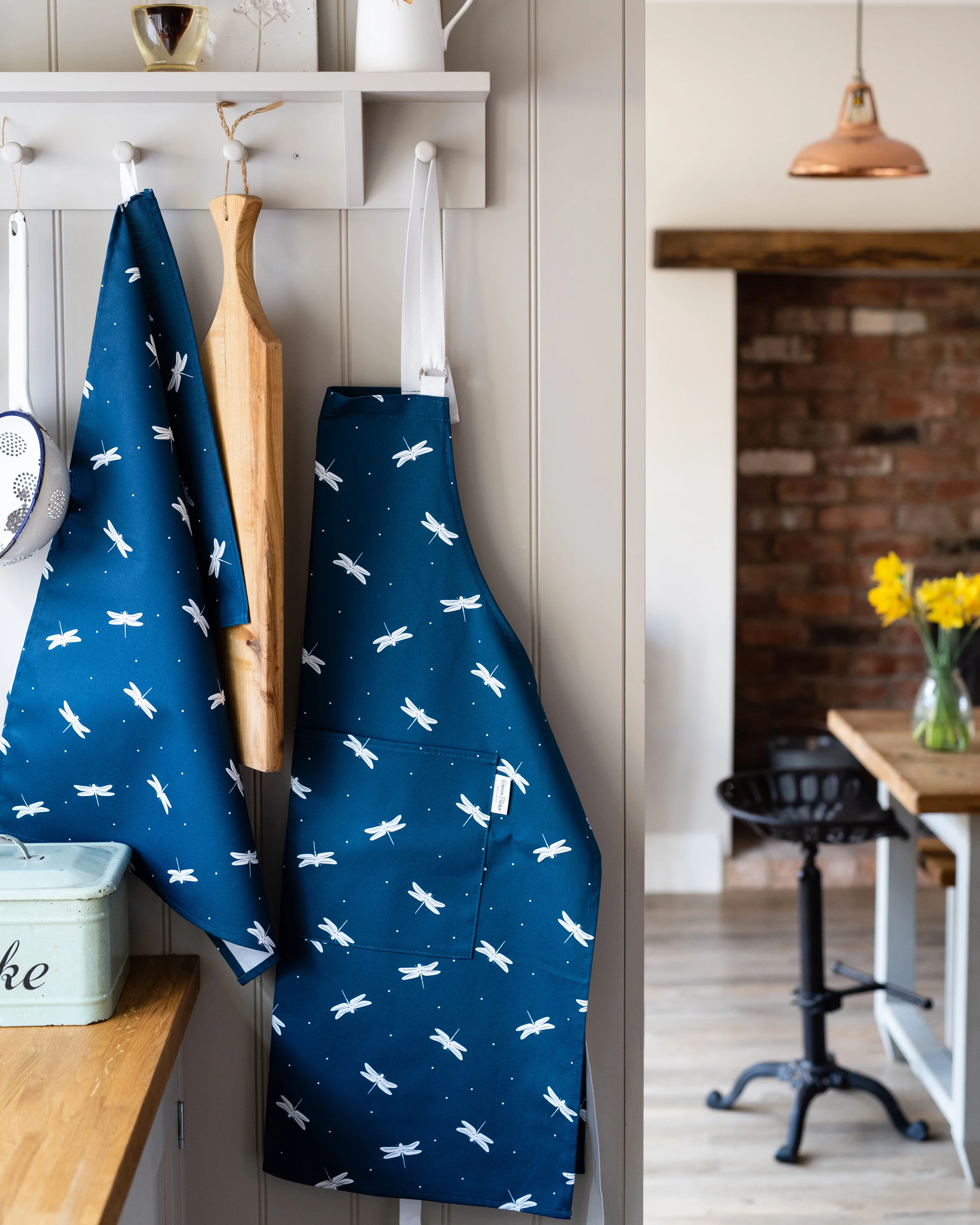 Dragonfly Adult Apron - Image 3