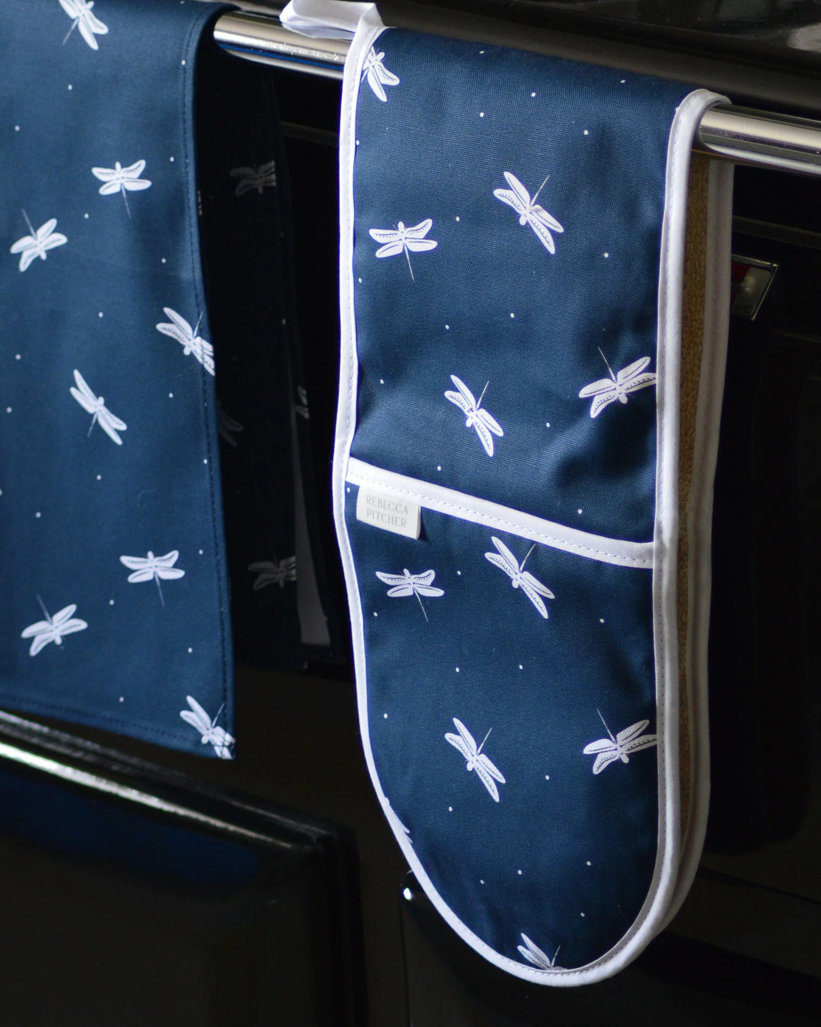 Dragonfly Double Oven Gloves - Image 4