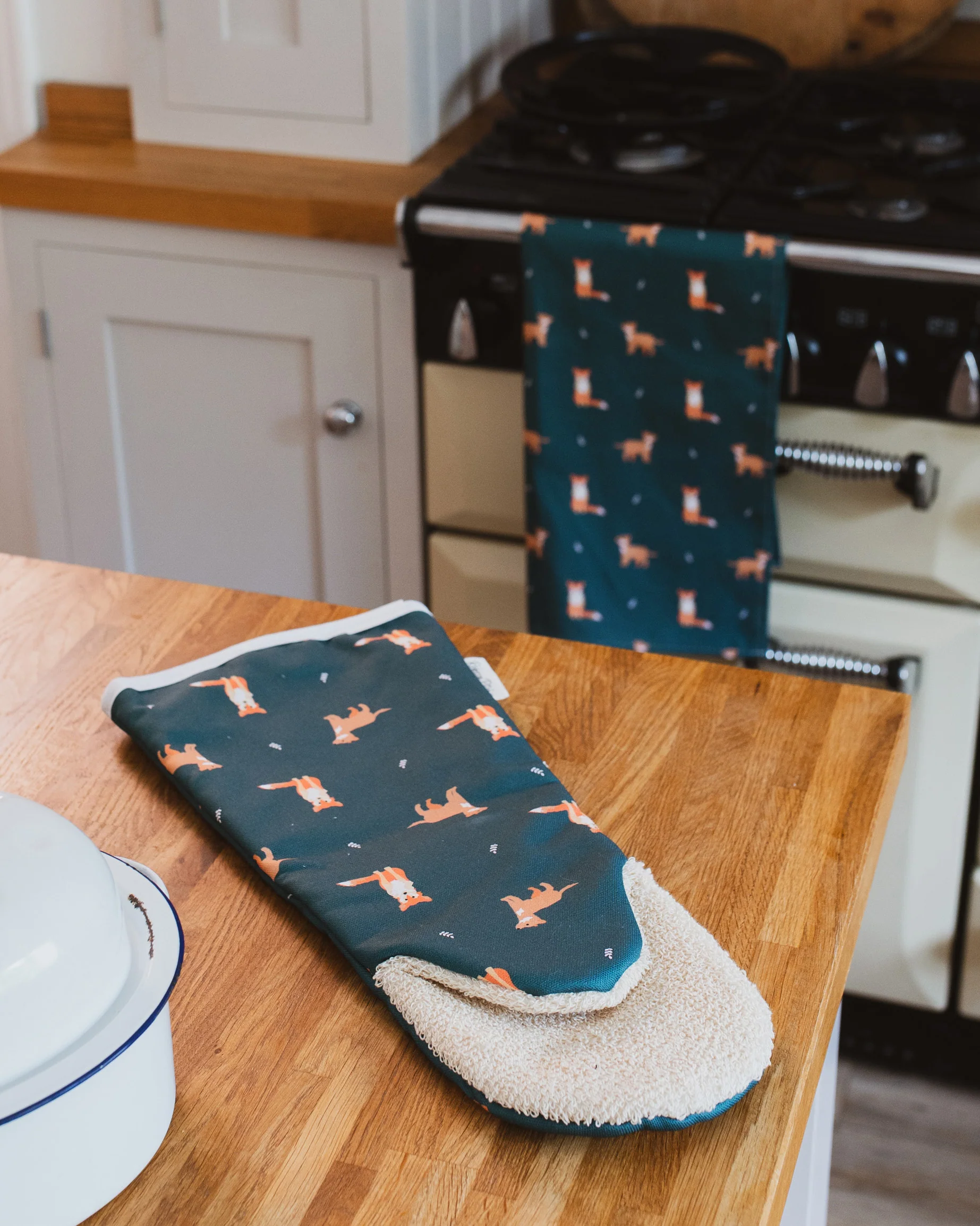 Fox Long Oven Gauntlet - Image 2