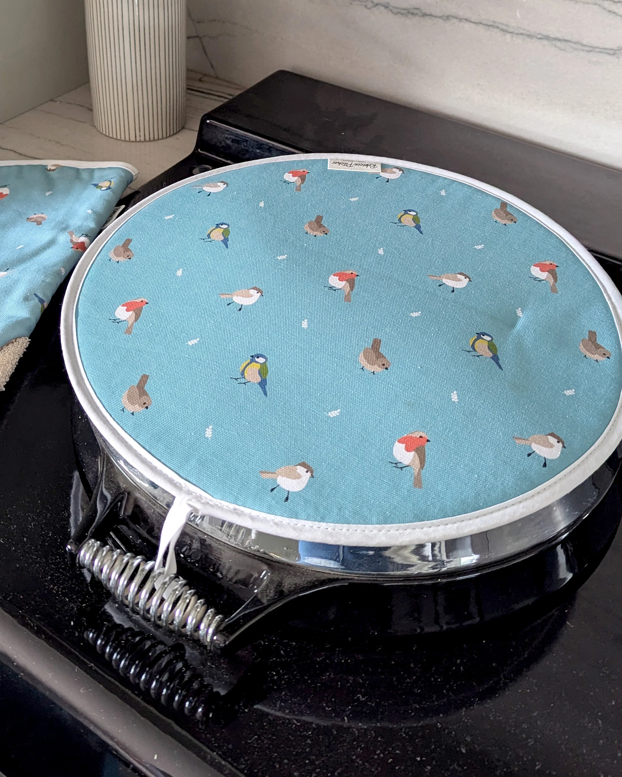 Garden Birds Circular Hob Cover (single) - Image 4