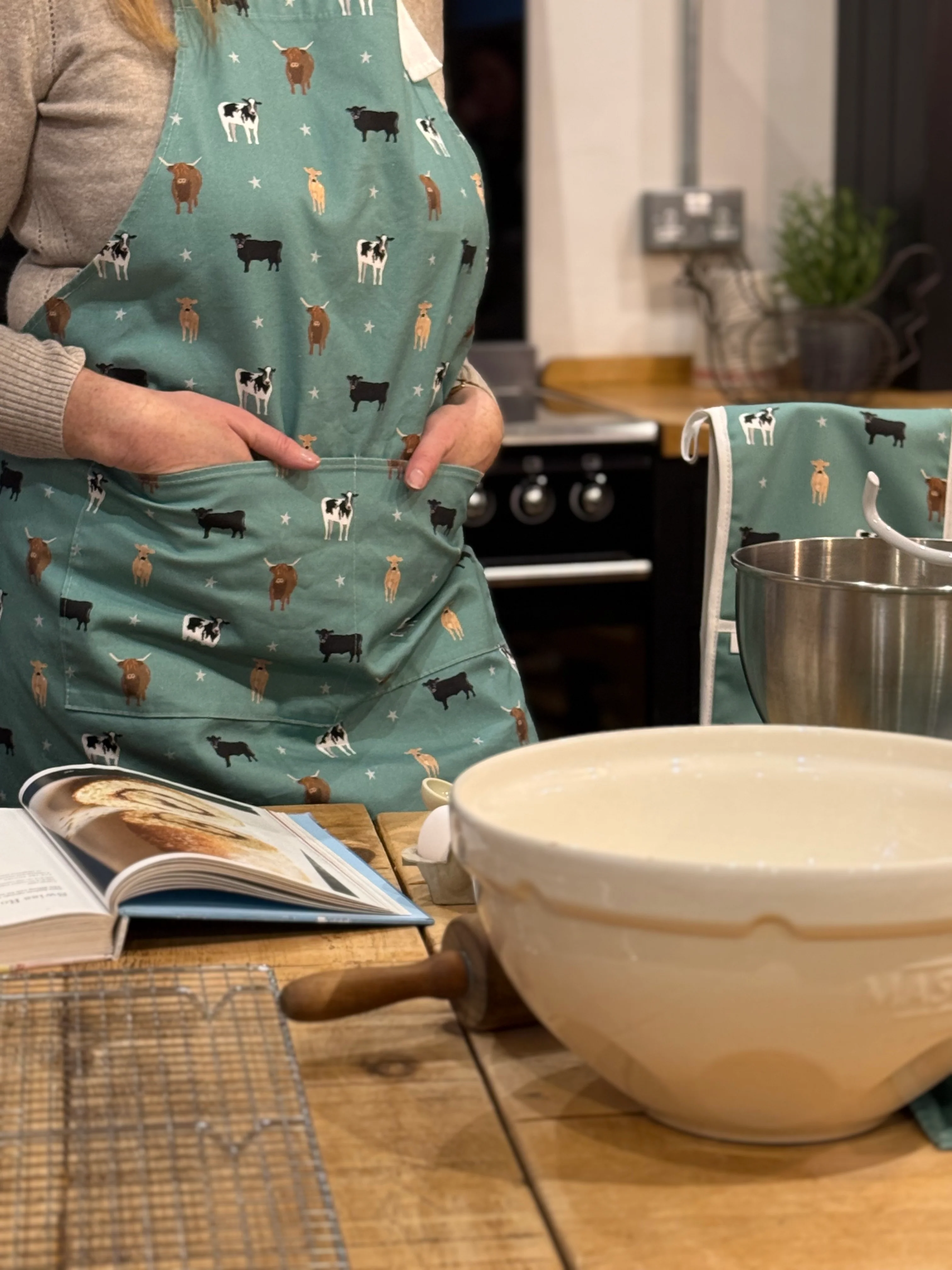 Cows Adult Apron - Image 4
