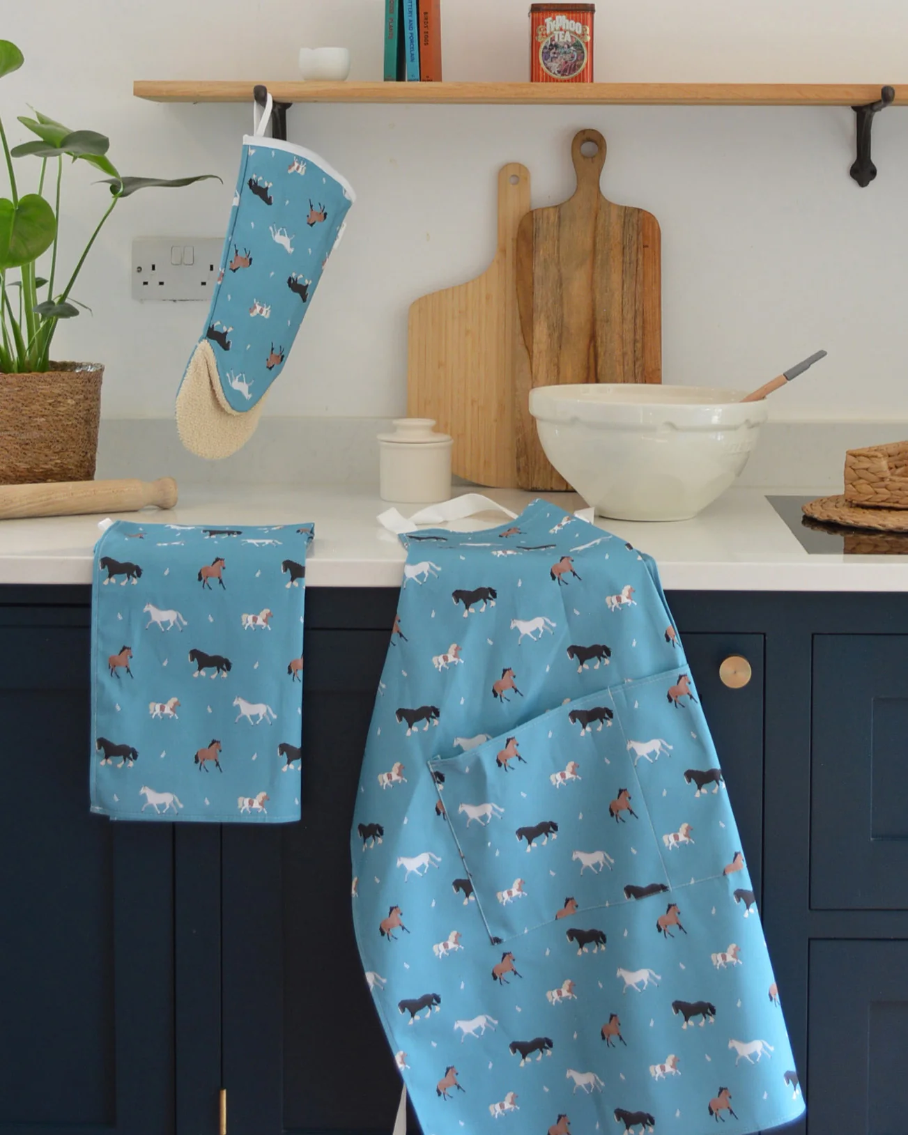Horses Oven Gauntlet - Image 5