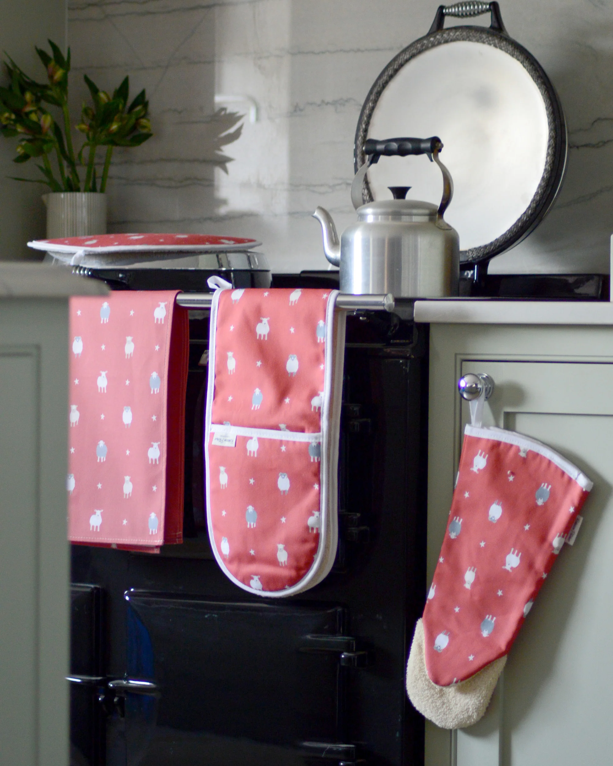 Sheep Double Oven Gloves - Image 4